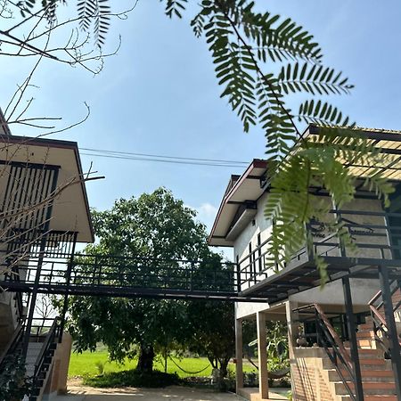 Ban Suweena Uthai Thani Bagian luar foto