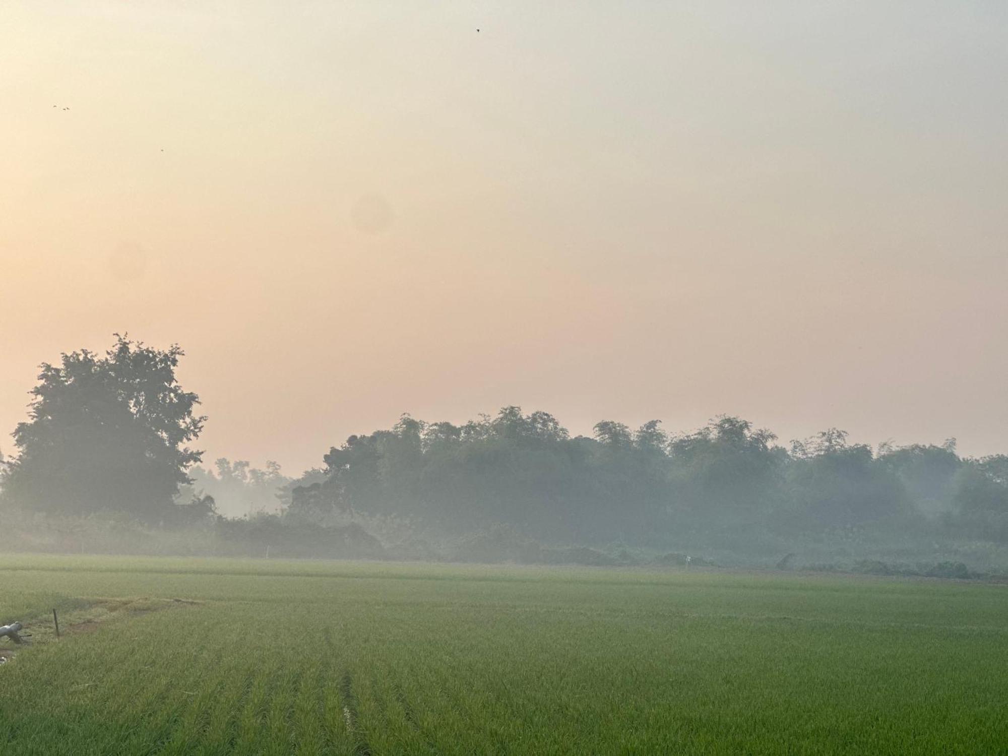 Ban Suweena Uthai Thani Bagian luar foto